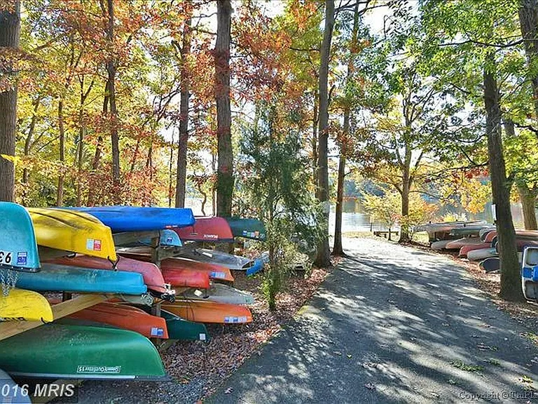 Do you prefer a canoe, kayak or stand up paddleboard? Store your vessel at the beach.