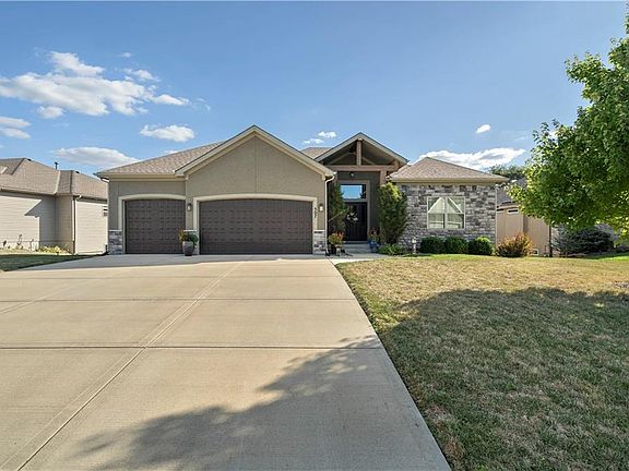 2nd image of 507 Rockbridge Ct