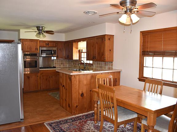 3rd image of 12 Sussex Dr