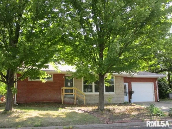 1116 S 18th St, Pekin, IL 61554