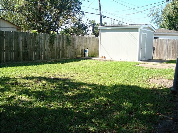 5th image of 456 Texas St