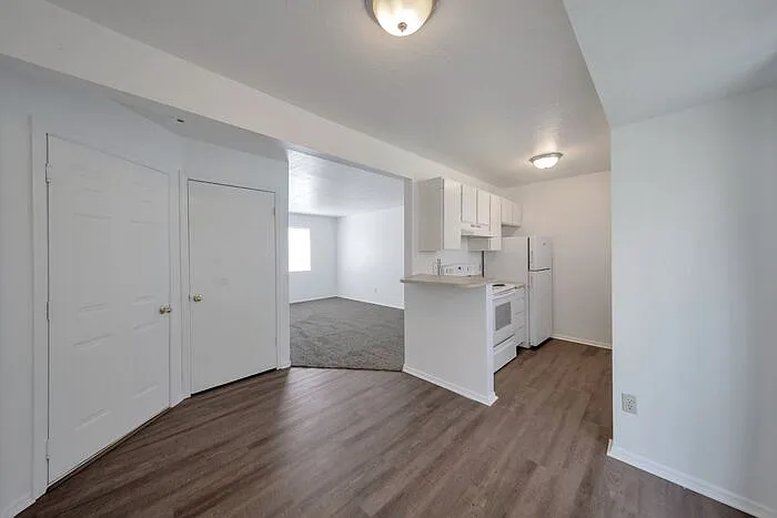 558 N Redwood Rd #2 — Photo 4