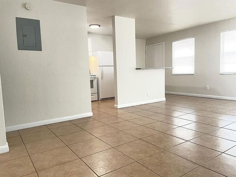 Large Newly Renovated 2 Bedroom Apartments 1596 W Blue Heron Blvd