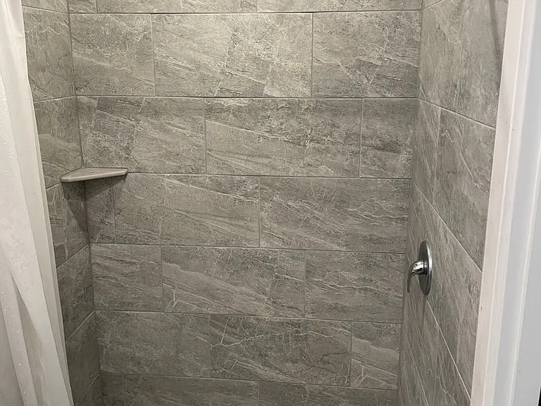CORPORATE EXECUTIVE HOUSING — Photo 42