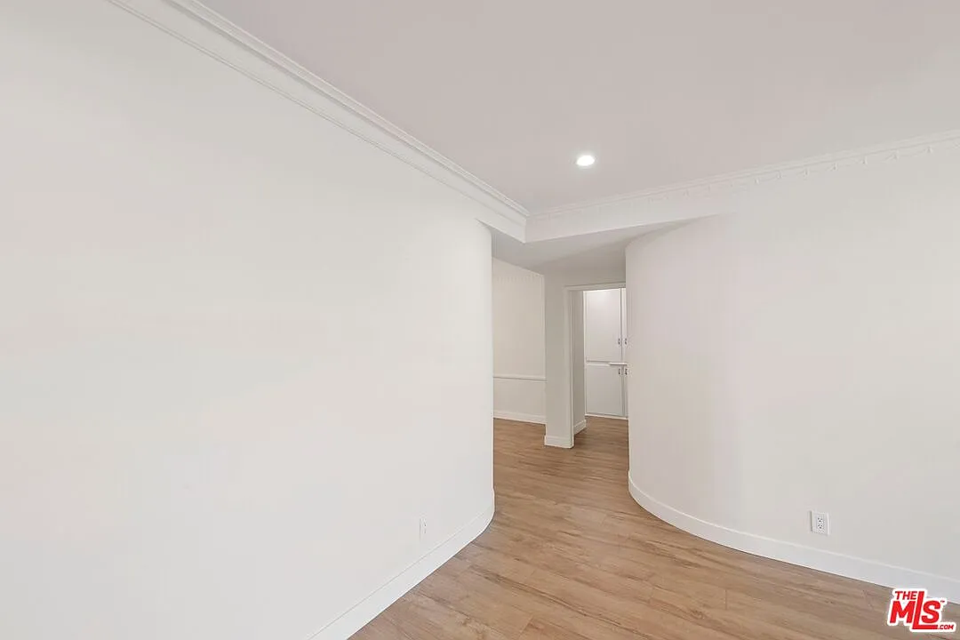 Building Photo - 1250 S Crescent Hts #2