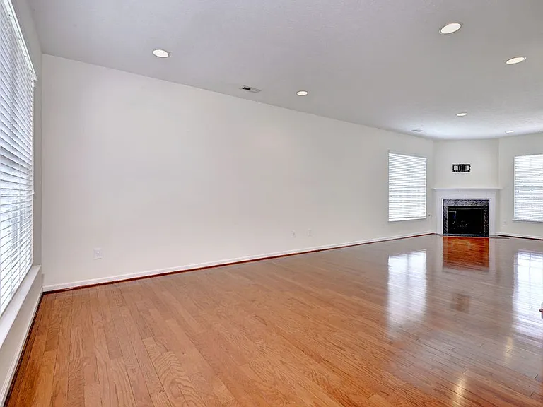 4688 Yeardley Loop — Photo 7