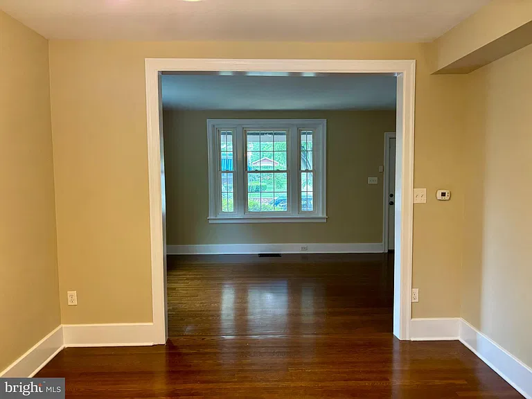 402 Pine St — Photo 3