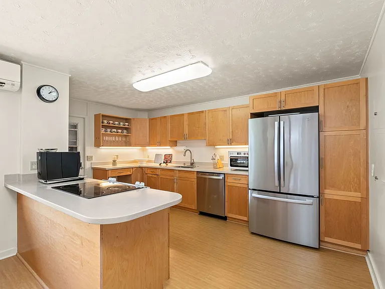 760 Onaha St — Photo 5
