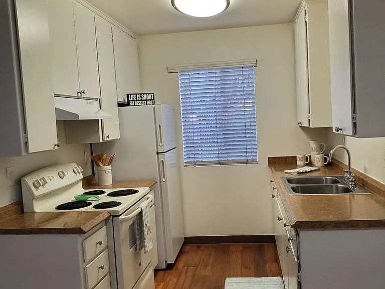 Woodlawn Manor — Photo 44