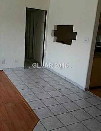 3rd image of 3821 Daisy St APT 32