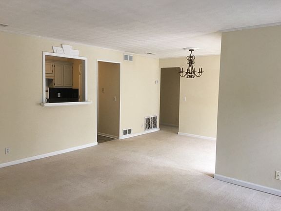 4th image of 5085 Woodridge Way