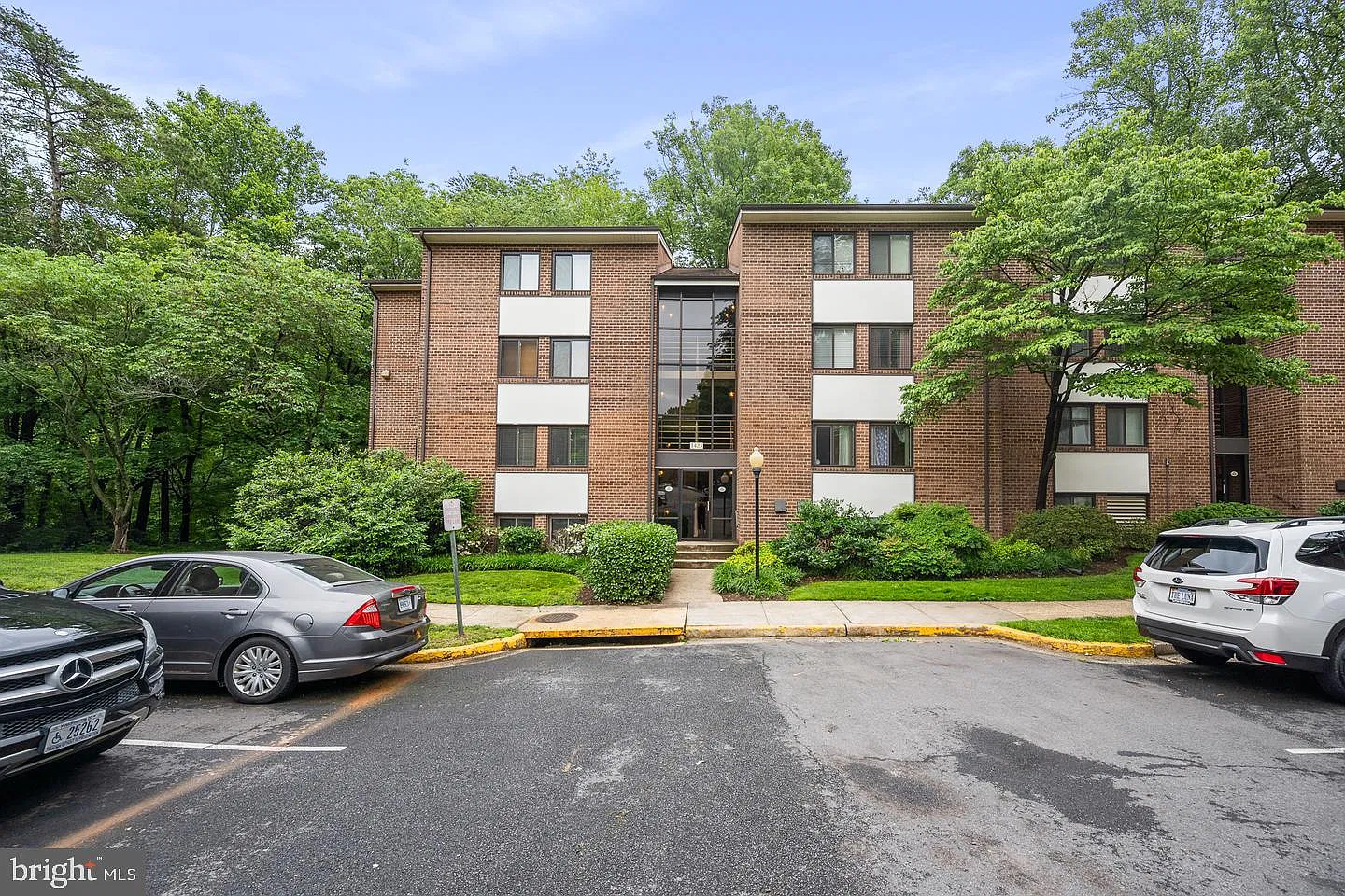 3 bed, 2.0 bath, 1234 sqft, $3,400 — Photo 1