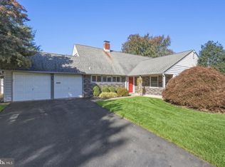 45 Rust Hill Rd, Levittown, PA 19056
