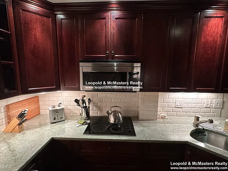 82 Chestnut St #21 — Photo 8