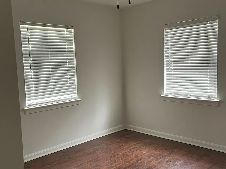 1407 N 48th Ave — Photo 11