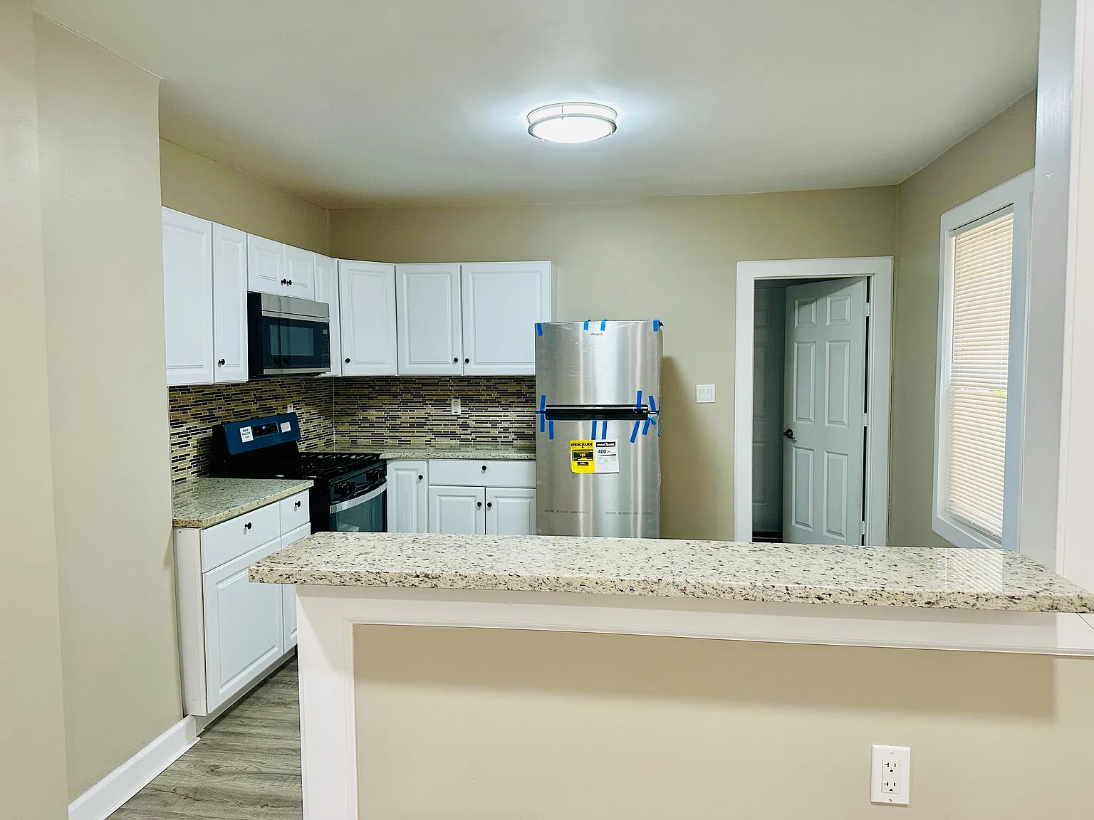 2 bed, 1000 sqft, $1,500 — Photo 2