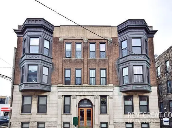 817 W Addison St #1F, Chicago, IL 60657