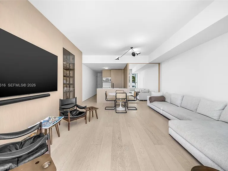 50 S Pointe Dr #607 — Photo 13