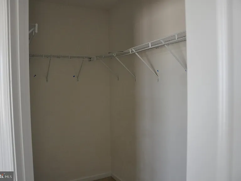905 Susan Cir — Photo 32