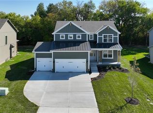 3117 SW Arbortree Dr, Lees Summit, MO 64082