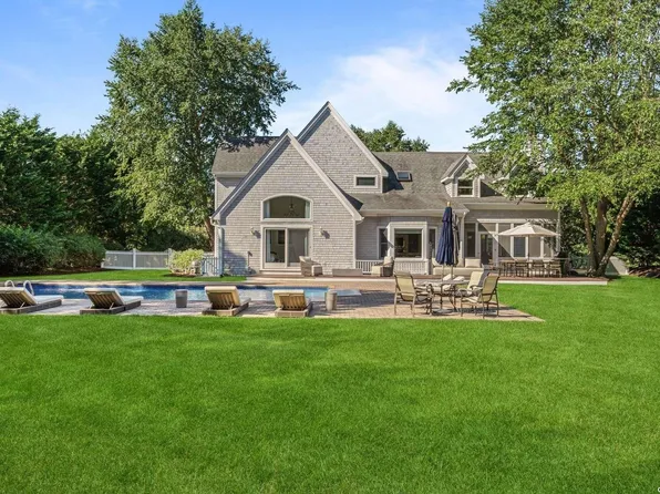 33 Post Fields Lane, Quogue, NY 11959