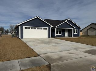 1924 NW 8th St, Topeka, KS 66608