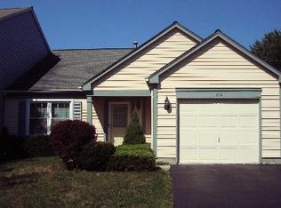 812 Castleton Ct, Mundelein, IL 60060