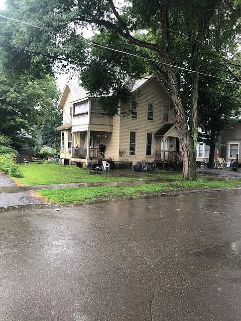 310 Lormore St photo 1