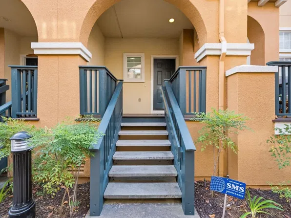 105 Sydney Ln, Redwood City, CA 94063