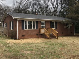 626 Tuckaseege Rd, Mount Holly, NC 28120