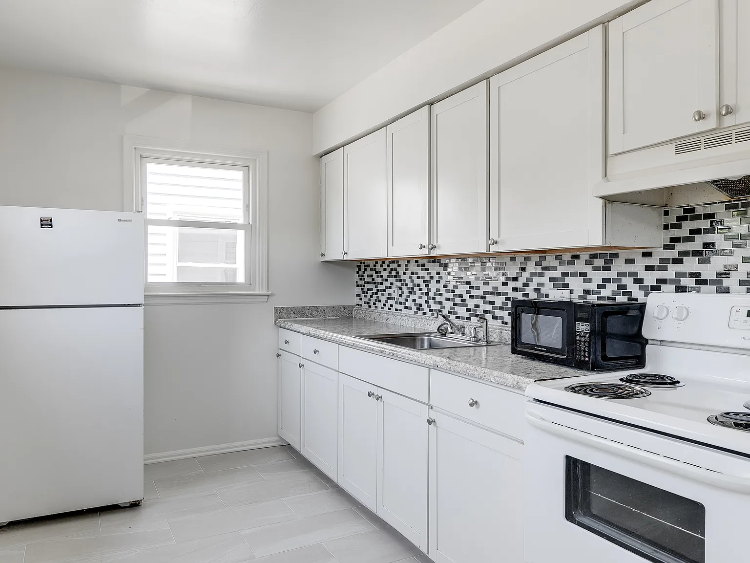 3 bed, 1000 sqft, $1,425 — Photo 1