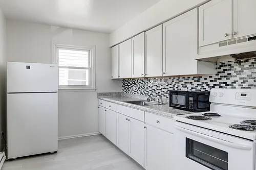 1606 Pollock St #B Photo 1