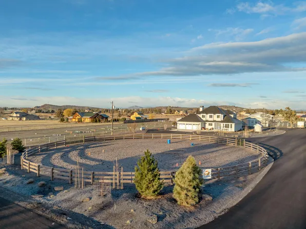 6945 NE 11th St, Redmond, OR 97756