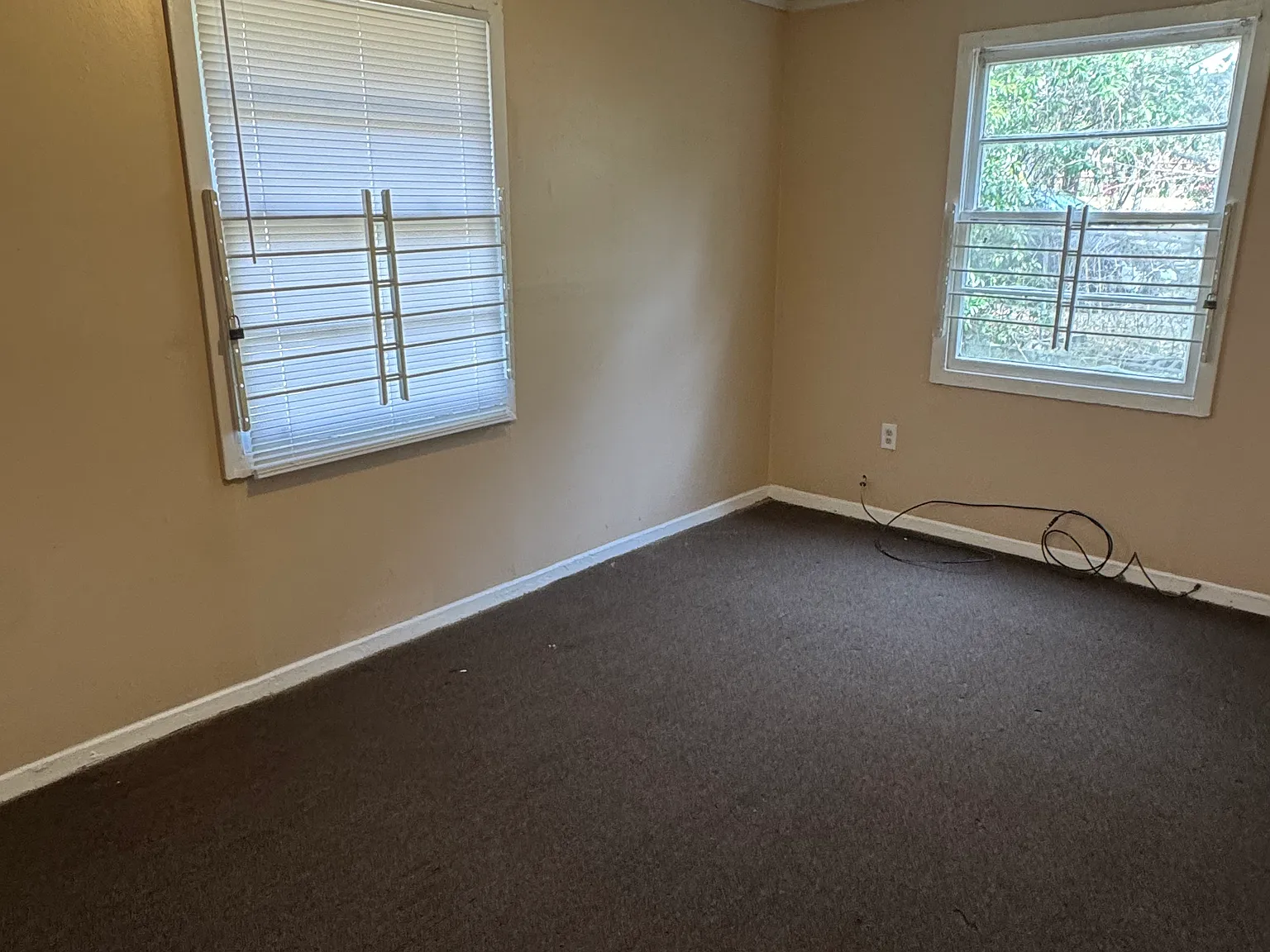 3 bed, 888 sqft, $900 — Photo 3