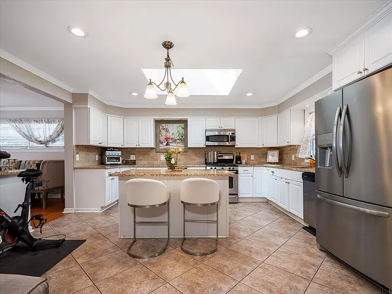 16 W Maltbie Ave — Photo 10