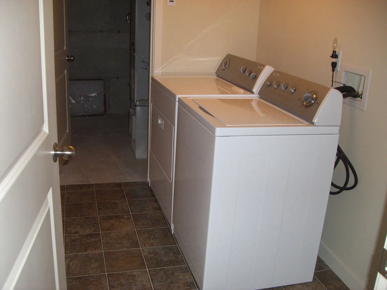 3 bed, 2.5 bath, 1850 sqft, $3,500 — Photo 4