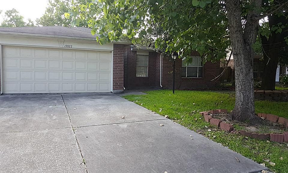 1st image of 19927 Arrowsmith Dr