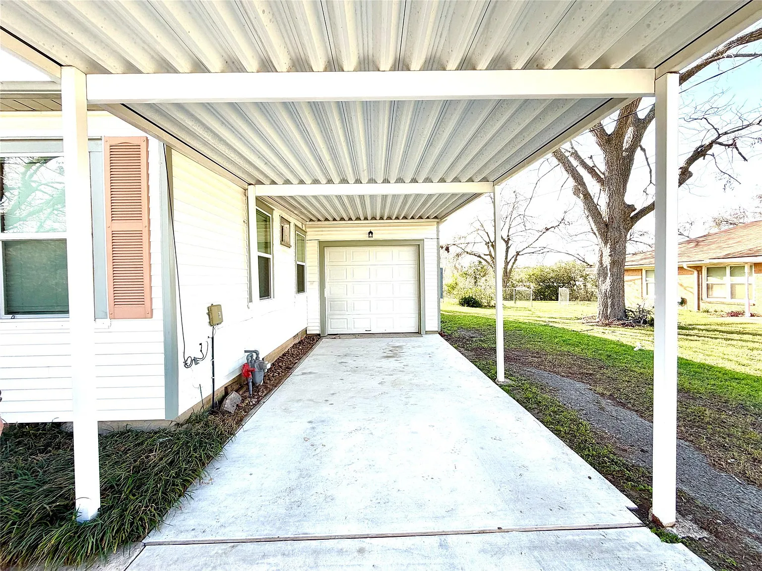 2 bed, 1.0 bath, 1237 sqft, $1,500 — Photo 2