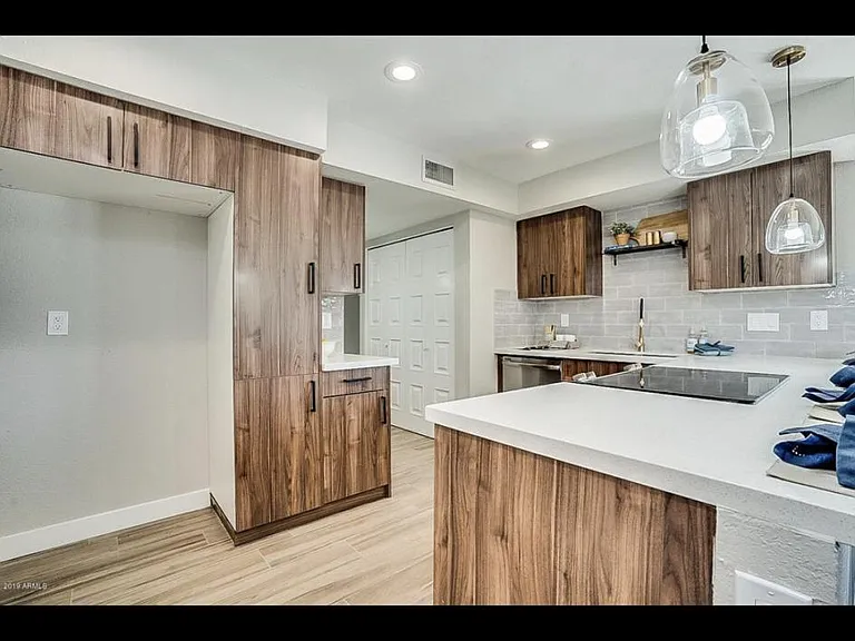 1045 E Carson Dr — Photo 3