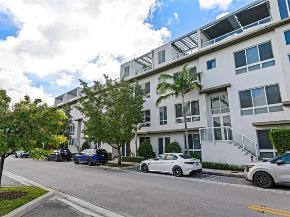 10354 NW 64th St, Doral, FL 33178