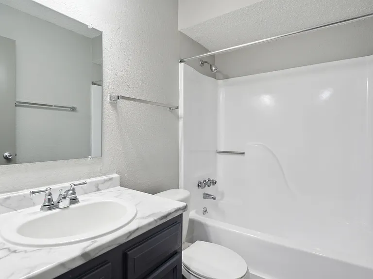 Piccadilly Apartments — Photo 45