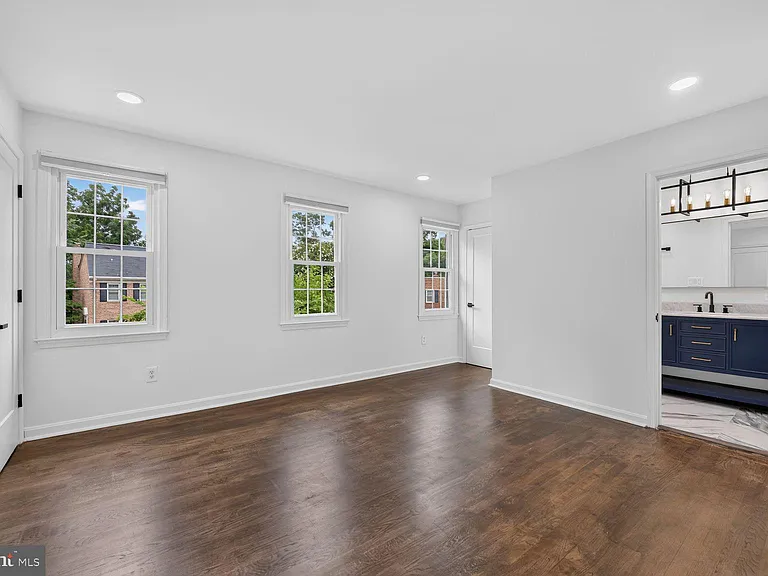 7426 Hallcrest Dr — Photo 20