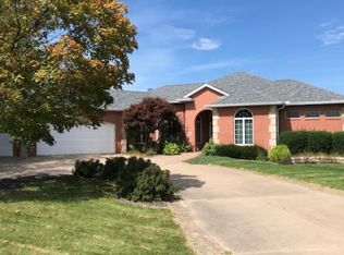 1002 W High St, Roanoke, IL
