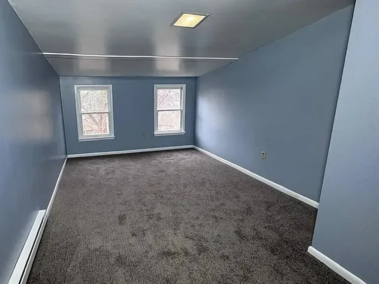 325 New Castle St — Photo 8
