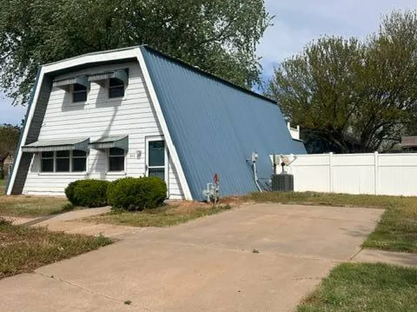 304 S 5th St, Kiowa, KS 67070