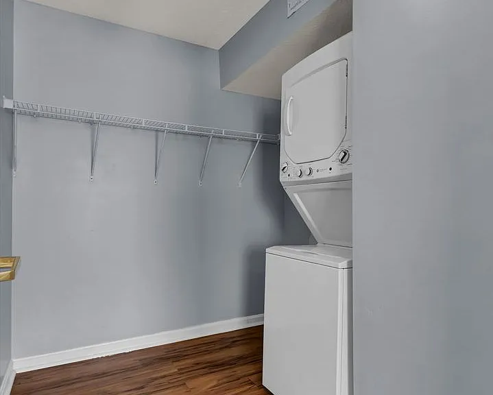 Rowan Place Apartments — Photo 28