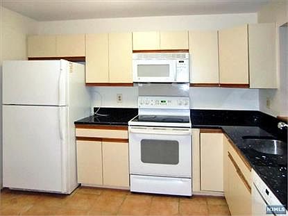 4th image of 1426 Westgate Dr #8203