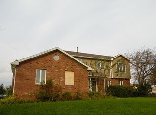 1206 Royal Pointe Dr, Bloomington, IL