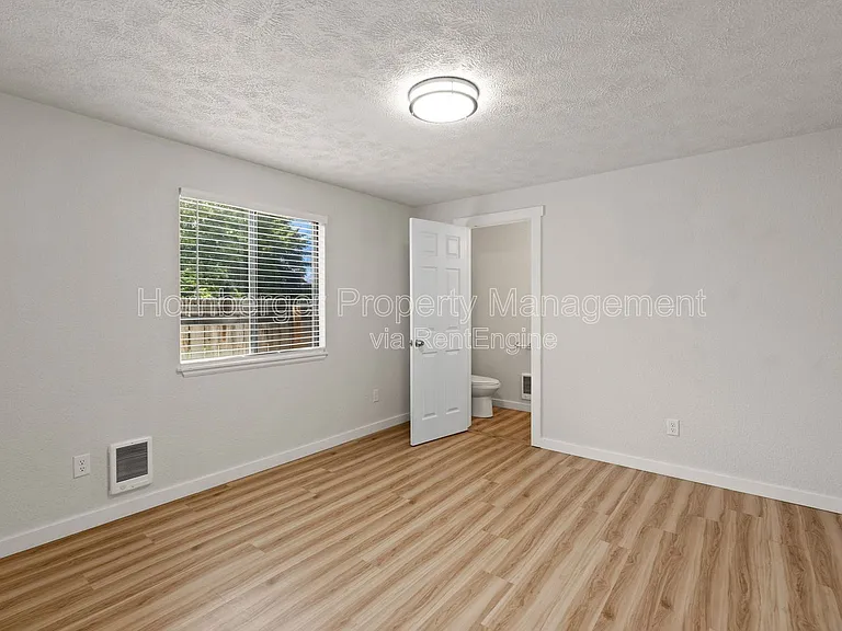 1609 E 1st Ave — Photo 13