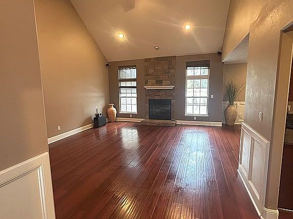 Living Room w/ Gas Fireplace
